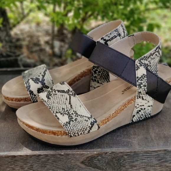 Pierre dumas snakeskin wedges Clearance